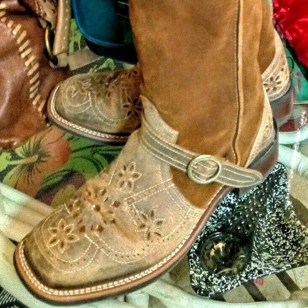 RELISTED SIZE 7 AVAILABLE Laredo | Caught You Lookin' Distressed Square Toe - Picture 4 of 12